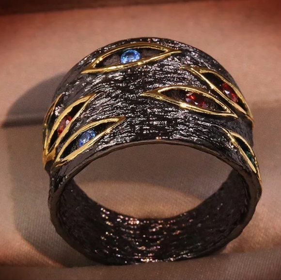 Envy Eyes Ring Size 8 - Picture 3 of 6